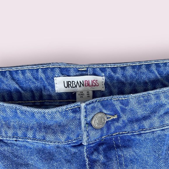 ASOS | Women’s | Plus Ripped Boyfriend Jean in Mid Wash Blue | Size: 20 - Picture 4 of 9